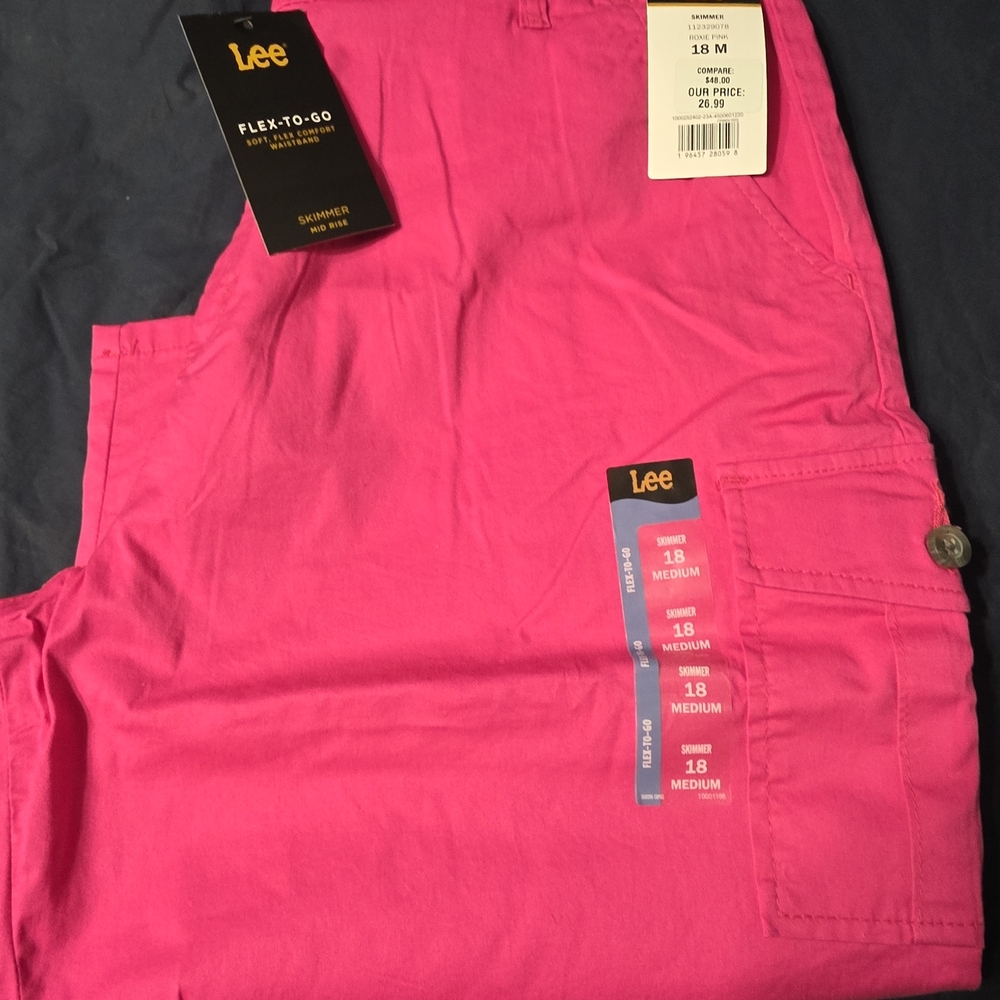 Lee Pink Cargo Shorts - Picture 1 of 3